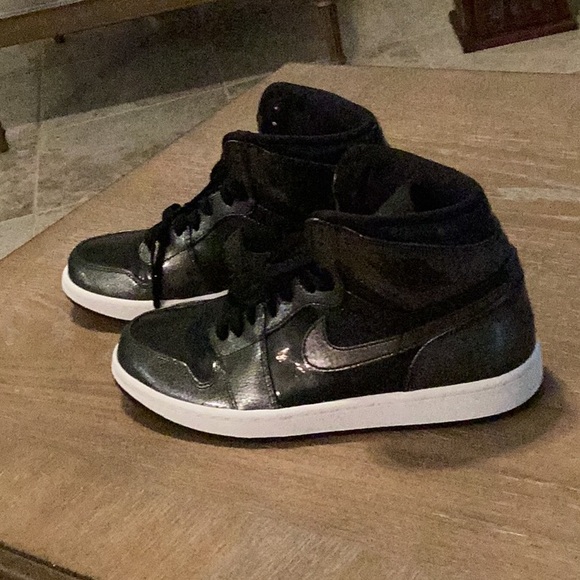 Jordan 1 Retro Black Patent High Tops Size 8.5 - Picture 2 of 13